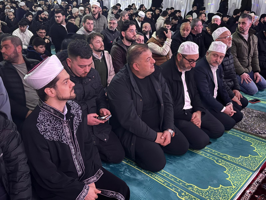 BİF Gençlik Teşkilatı’ndan 1500 Kişilik Cemaatle Sabah Namazı Buluşması